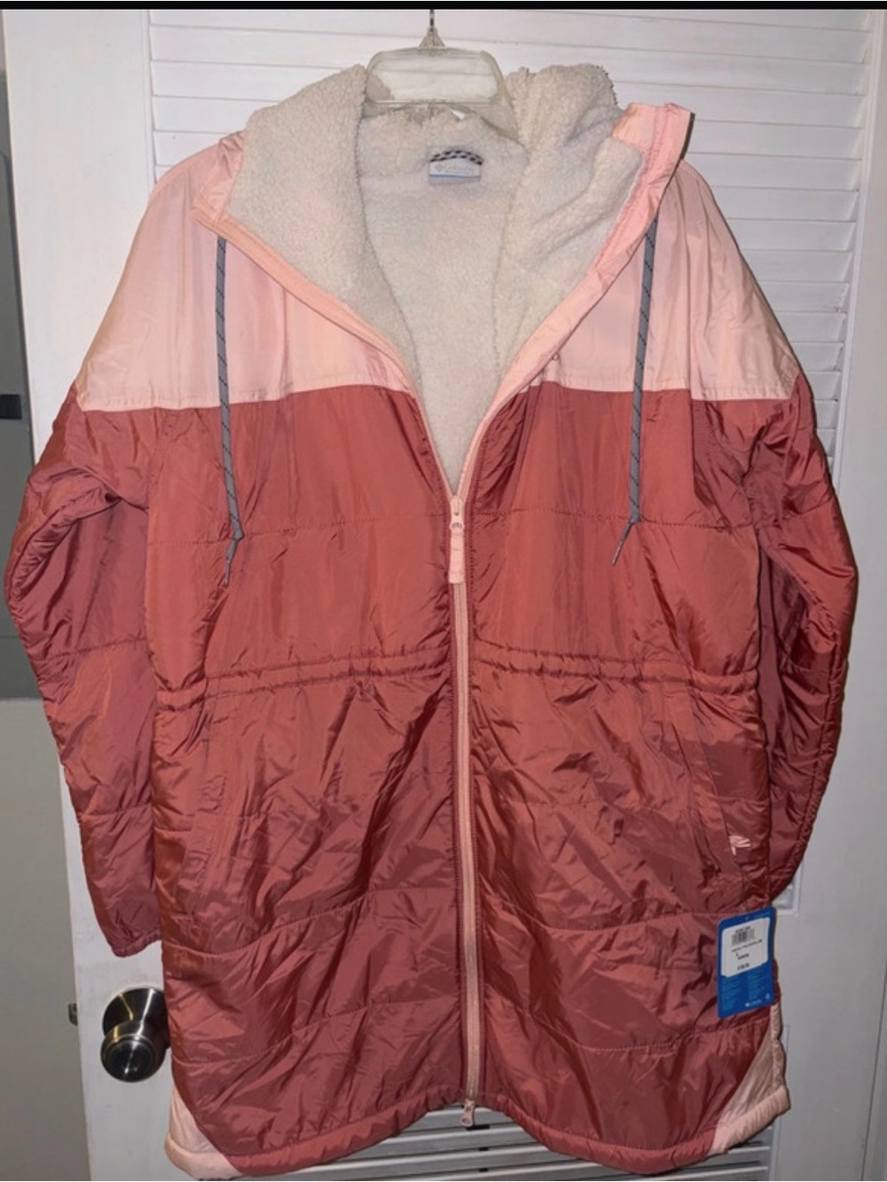 Columbia Two-Tone Pink and Rose Ski Jacket with Sherpa Lining